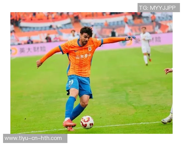 山东泰山队备战上海海港队赛前训练全景展现团队士气与战术准备